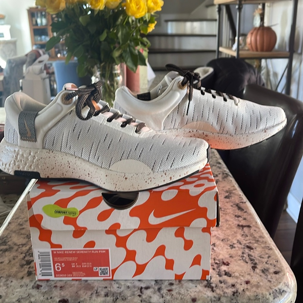 Nike Renew sneakers brand new